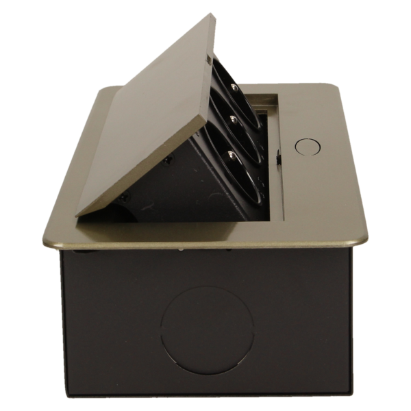 Gniazdo meblowe wpuszczane w blat z płaskim, frezowanym rantem, 3x2P+Z, mosiądz