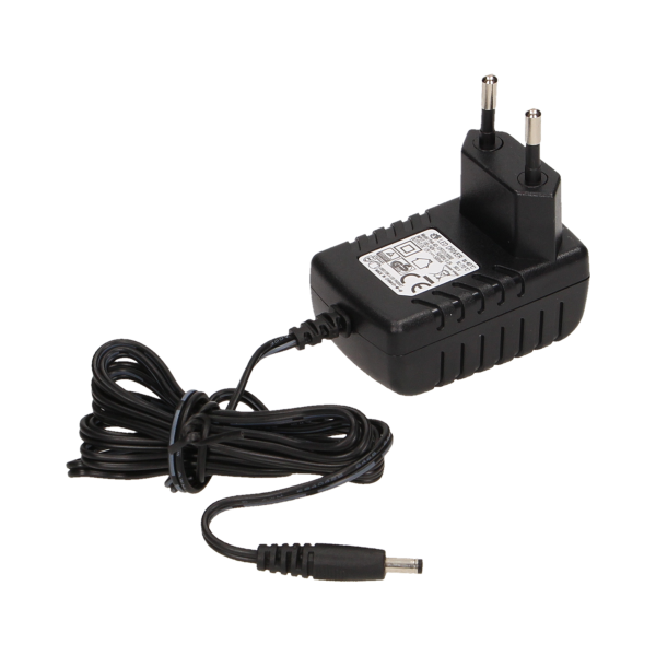 Under-cabinet LED fixture with touchless switch