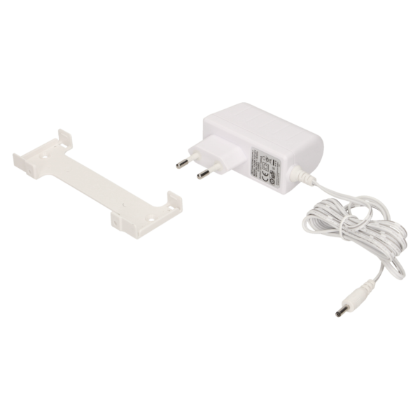 Under-cabinet LED fixture with touchless switch