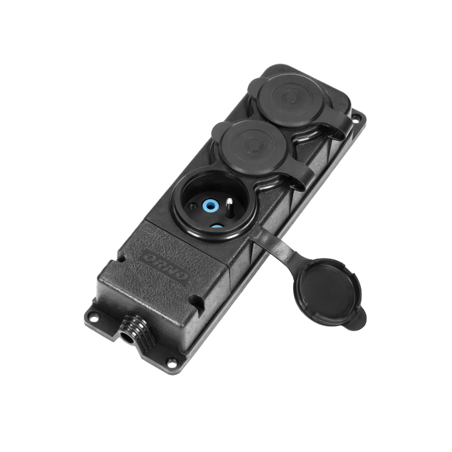 Heavy-duty extension socket, rubber, IP44, 3 sockets, flame-resistant casing